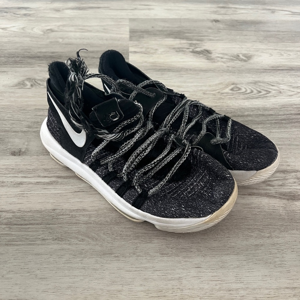 Nike KD 10 'Oreo' Kevin Durant Youth Basketball Sneakers 918365-001 Size 6Y